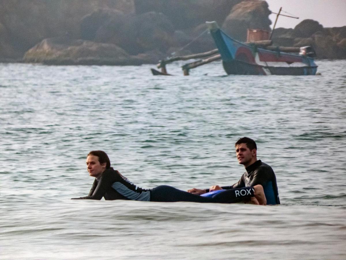 Surf & Party Weligama Pansiyon Dış mekan fotoğraf