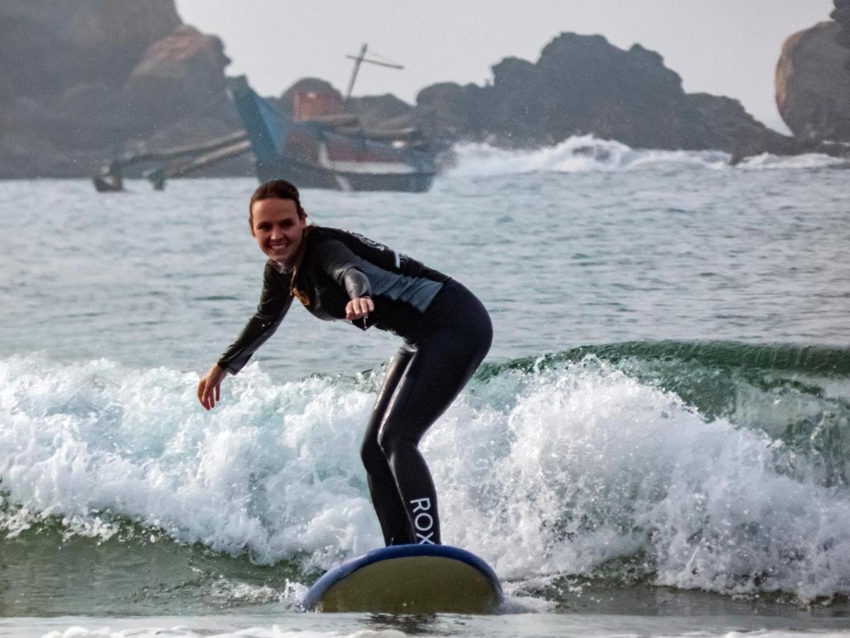 Surf & Party Weligama Pansiyon Dış mekan fotoğraf