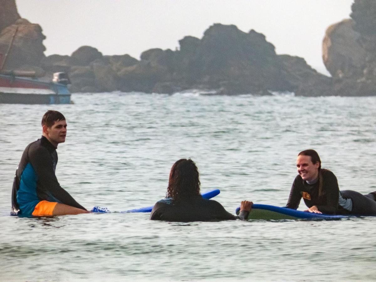 Surf & Party Weligama Pansiyon Dış mekan fotoğraf