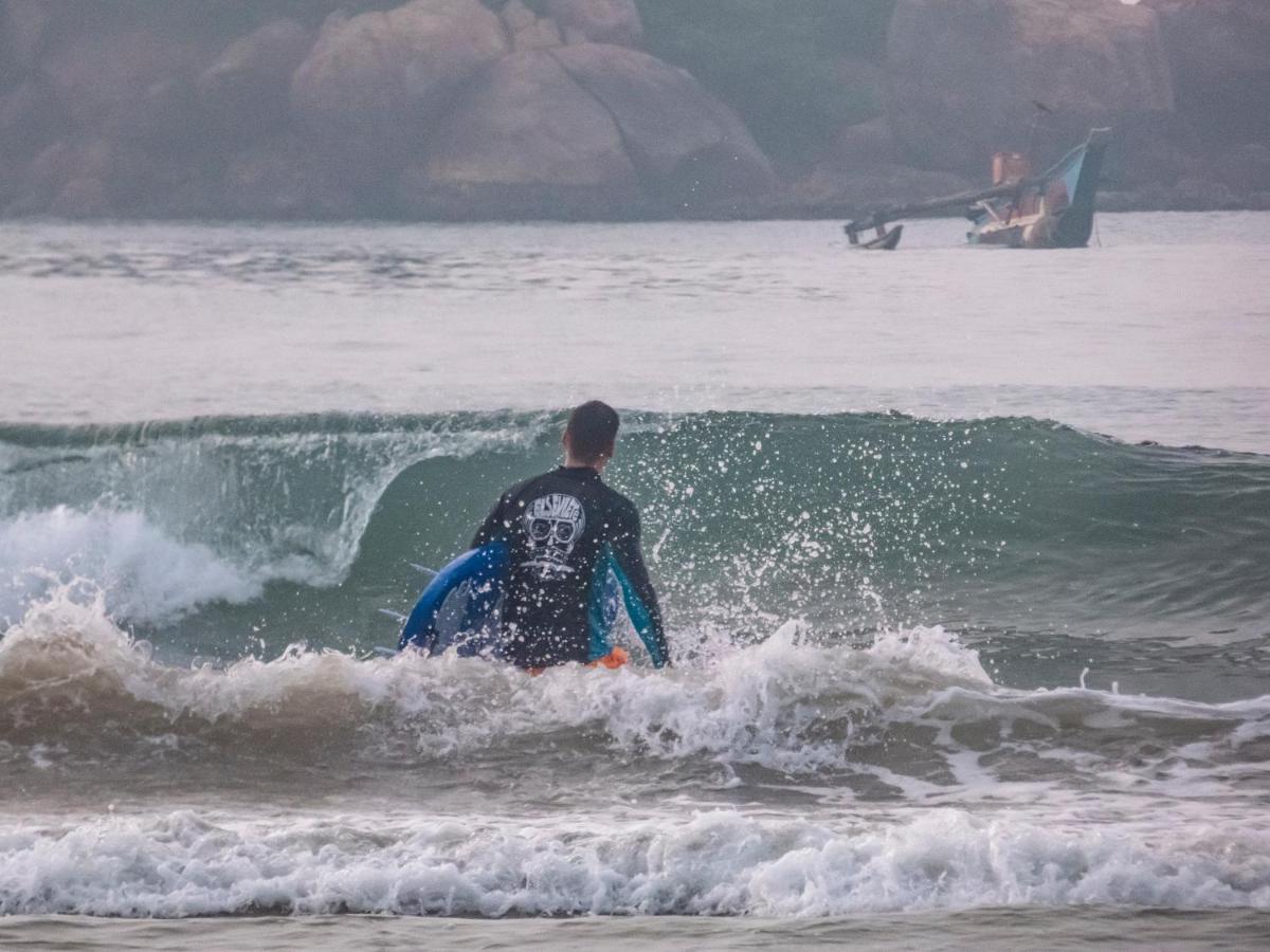 Surf & Party Weligama Pansiyon Dış mekan fotoğraf
